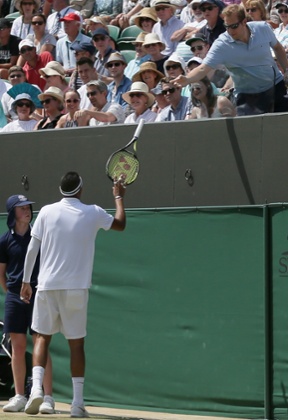  Nick Kyrgios gets his racket back.