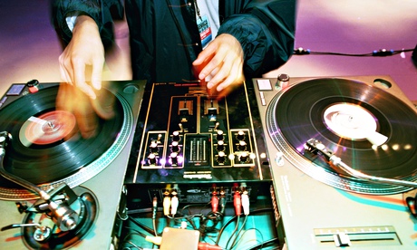 dj turntable hands