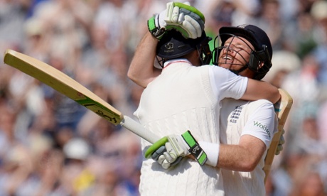 England's Ian Bell and Joe Root celebrate after winning the third Test.