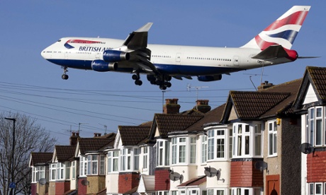 Plane flying low over houses on approach to Heathrow