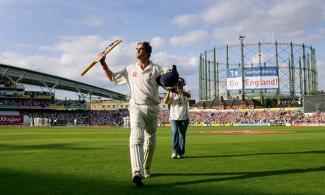 England's Kevin Pietersen acknowledges the applause of the crowd as he walks off having scored 158 runs during the final day of the fifth Test .