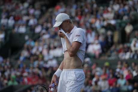 The first signs that Kevin Anderson is feeling the pressure as Djokovic dominates the third set.