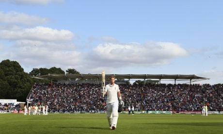 Joe Root raises his bat in response to the applause as he leaves the field after being dismissed for 134.