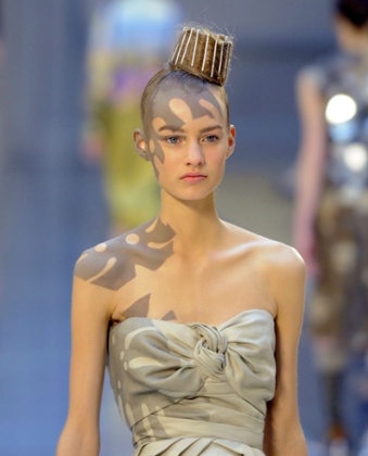 Blurring boundaries. Galliano Paris haute couture