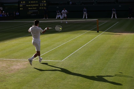 Novak Djokovic returns to Marin Cilic.