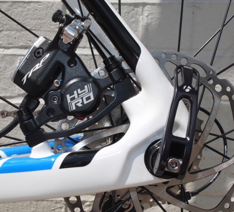 The disc brakes and Thru-Axle.