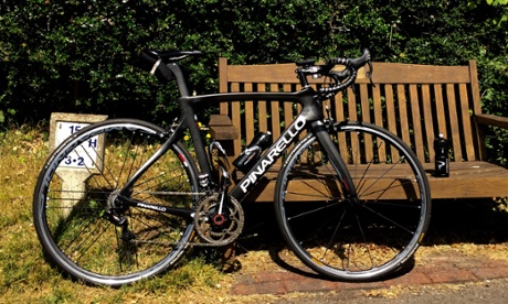 The Pinarello Dogma stops for refreshment.