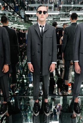 A model  for Thom Brown's Spring Summer 2016 show