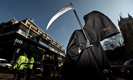 Protesters at the Iraq inquiry hearings.