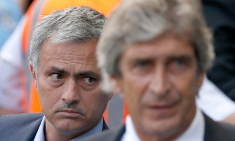 Chelsea manager Jose Mourinho (L) and Manchester City manager Manuel Pellegrini walk out onto the pitch ahead of their English Premier League soccer match at the Etihad stadium in Manchester, northern England September 21, 2014.  REUTERS/Andrew Yates  (BRITAIN - Tags: SPORT SOCCER) NO USE WITH UNAUTHORIZED AUDIO, VIDEO, DATA, FIXTURE LISTS, CLUB/LEAGUE LOGOS OR 
