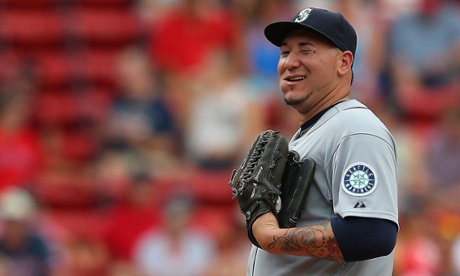 Jesus Sucre pitching for the Mariners.