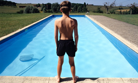 Young boy and swimming pool 