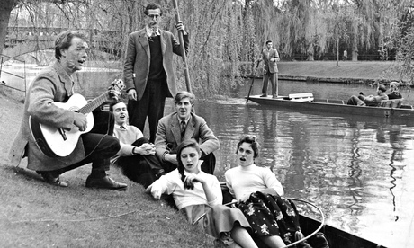 Students punting on the Cam