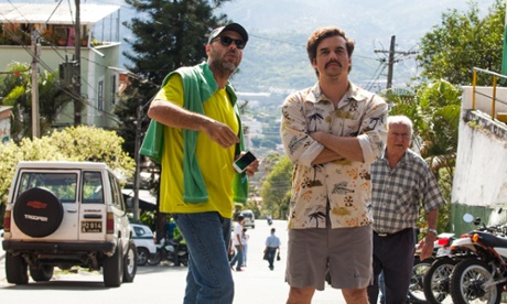José Padilha, left, and Wagner Moura on the set of Narcos.