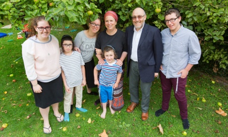 The Belovski family: (l to r) Michali (20), Shmuel Yosef (10), Tomor Chemdom (15), Vicki, Harvey, Dovid Chaim(15), Tehilloh (17) and (front) Moshe Simcha (6).