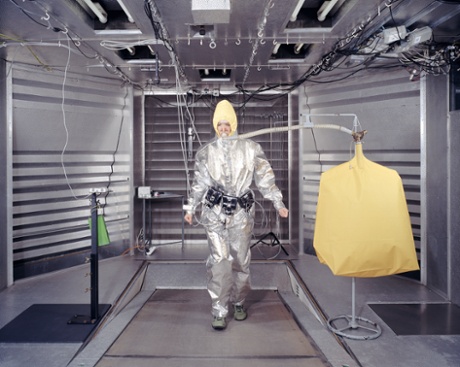 an experimenter at the Technical University, Dortmund, photographed by Daniel Stier for his book Ways of Looking.