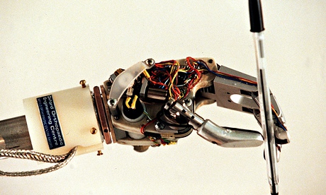 1997 ROBOT HAND HOLDING PEN