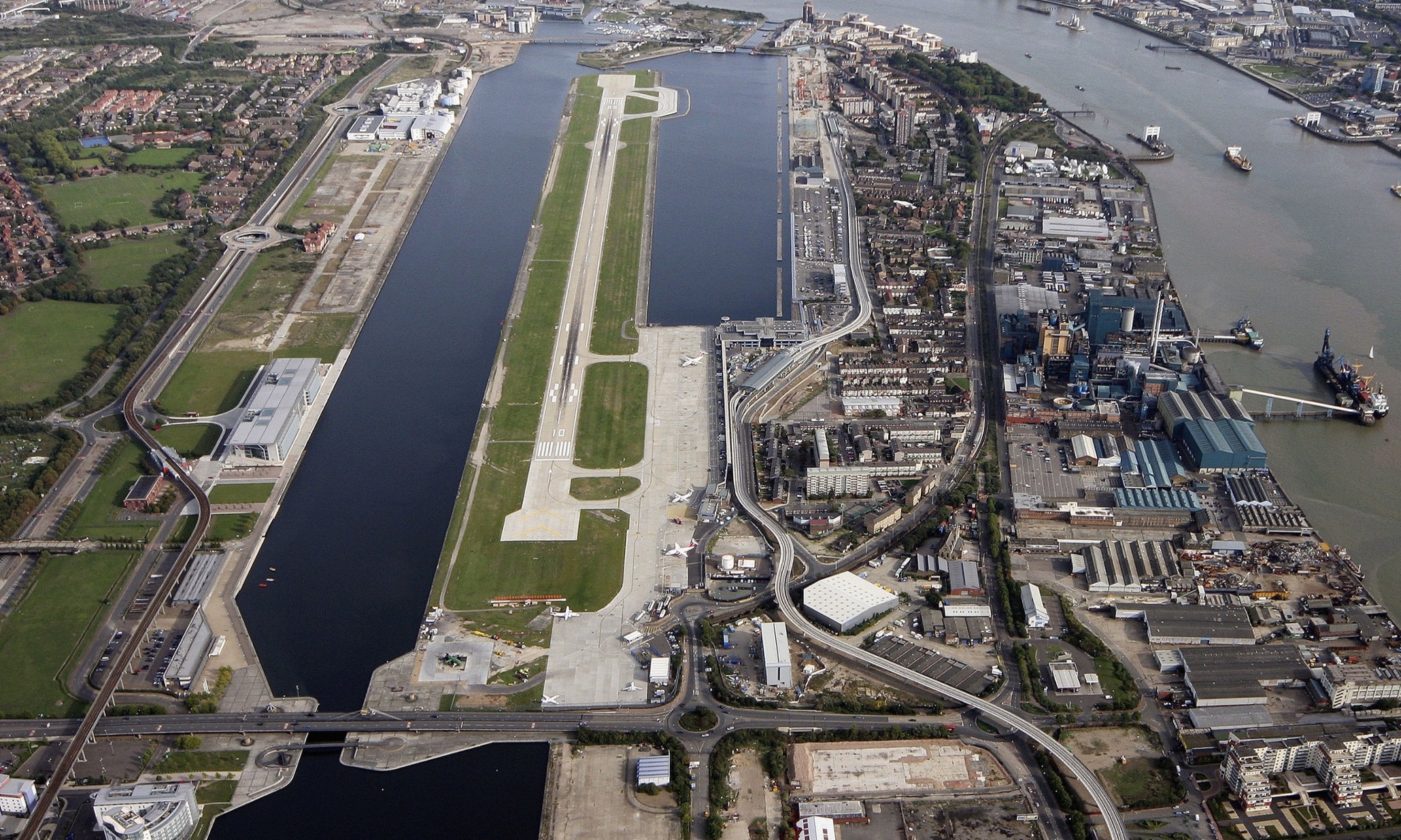 closest airport to london city center