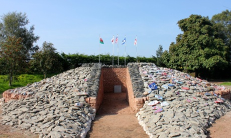 ‘A lasting marker of our union, something that future generations will look back at and remember, with deep gratitude” … Tory MP Rory Stewart had high hopes for the Auld Acquaintance cairn.