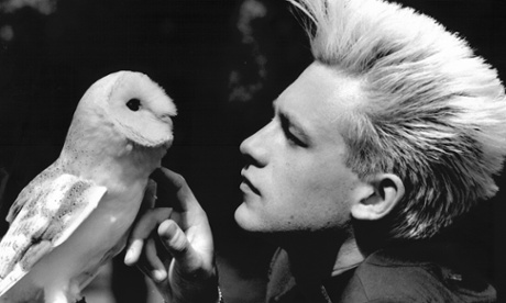 Packham with Spook the Barn Owl at the Natural History Museum in 1989.