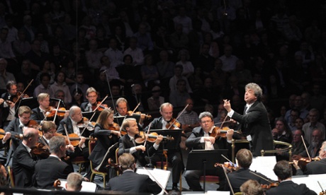Semyon Bychkov conducts the Vienna Philharmonic in Prom 73,.