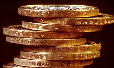 A pile of £2 coins