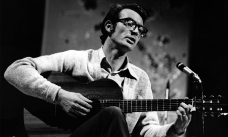 Jake Thackray performing in 1970.