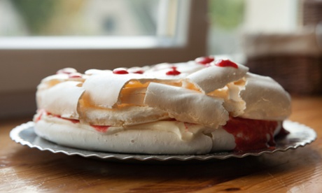 Strawberry pavlova