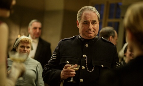 Sergeant Willis (Howard Ward) arrives to try and explain what happened in that murder that no-one quite understands.