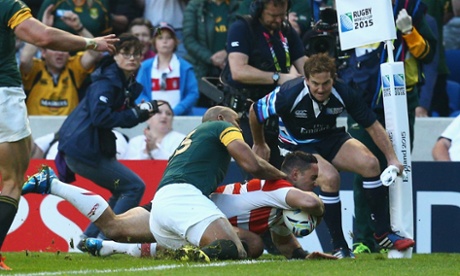 Karne Hesketh of Japan scores the winning try against South Africa.