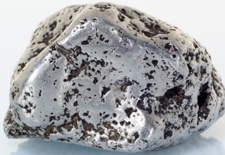 Platinum price falls.