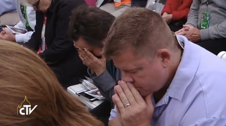 catholics pray after communion