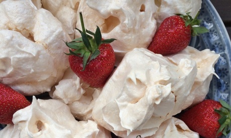 Strawberries, meringues and cream