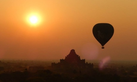 Single Balloon drifting over temples in Bagan