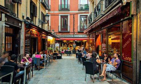 People eating outdoors on Calle Barcelona in Madrid
