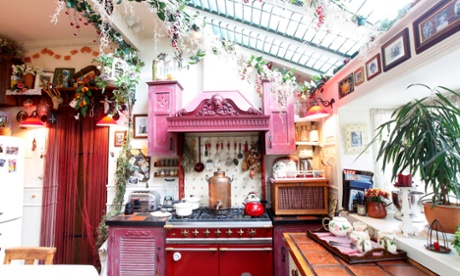 Southern comfort: the kitchen has a New Orleans 50s theme.