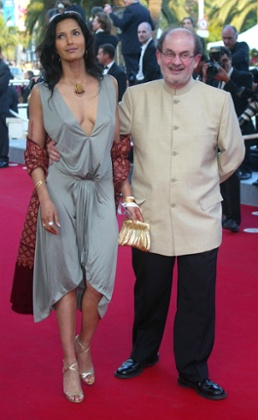 Salman Rushdie with Padma Lakshmi in Cannes, 2004. (AP Photo/Lionel Cironneau)