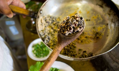 A ‘farofa de iça’, a toasted manioc flour with queen ants’ abdomen.