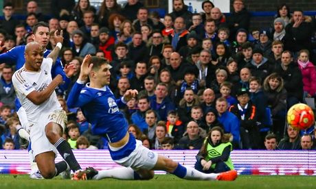 Andre Ayew scores to put Swansea 2-1 up