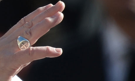 http://static.guim.co.uk/sys-images/Guardian/Pix/pixies/2013/3/19/1363716738450/The-hand-of-Pope-Francis-008.jpg