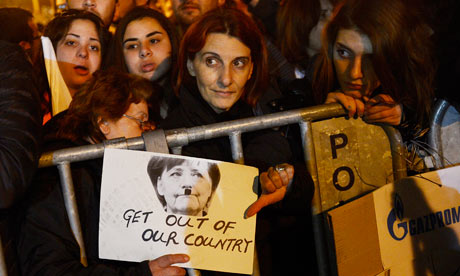 Manifestantes fora cipriota parlamento