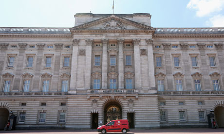 Buckingham-Palace-008.jpg