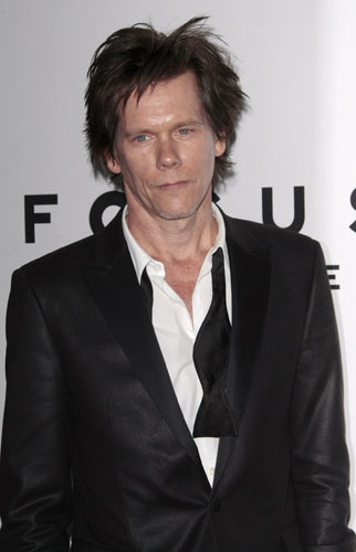Gallery Golden Globes Outfits: Kevin Bacon