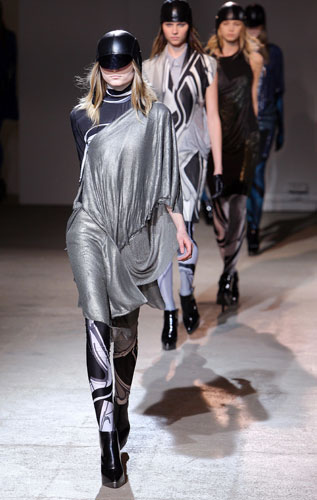 Gallery Monday Haute Couture: Model wearing Felipe Oliveira Baptista couture