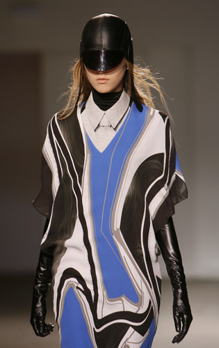 Gallery Monday Haute Couture: Model wearing Felipe Oliveira Baptista couture