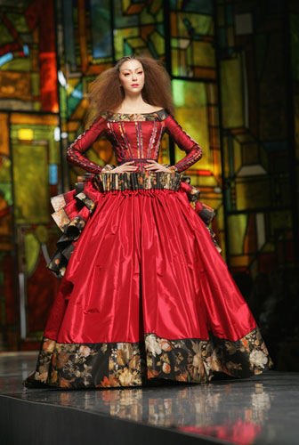 Gallery Monday Haute Couture: Model wearing Christian Dior couture