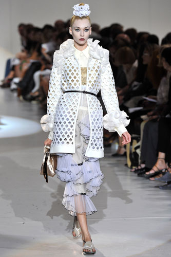 Hair accessories: A model wears Marc Jacobs