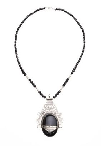 Last min Christmas gifts: Silver and black agate pendant