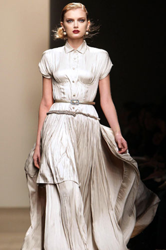 MFW: weekend roundup: A model wears Bottega Veneta