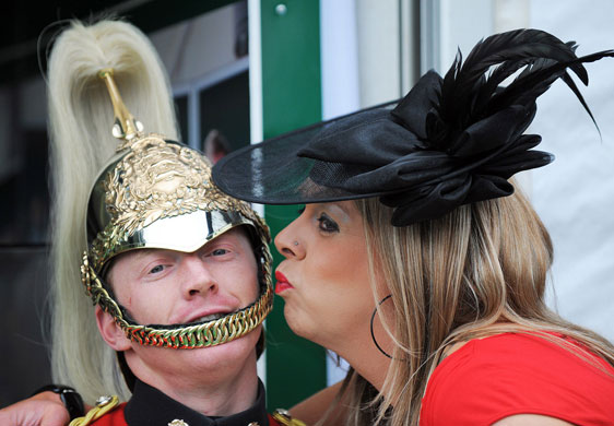 Ladies' Day at Aintree: Ladies' Day at Aintree